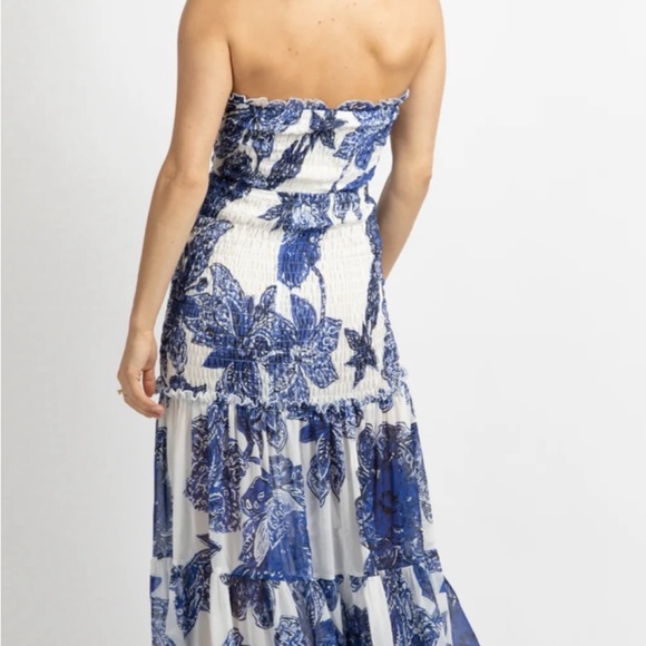 Luxxel white and blue floral maxi dress - Picture 6 of 11